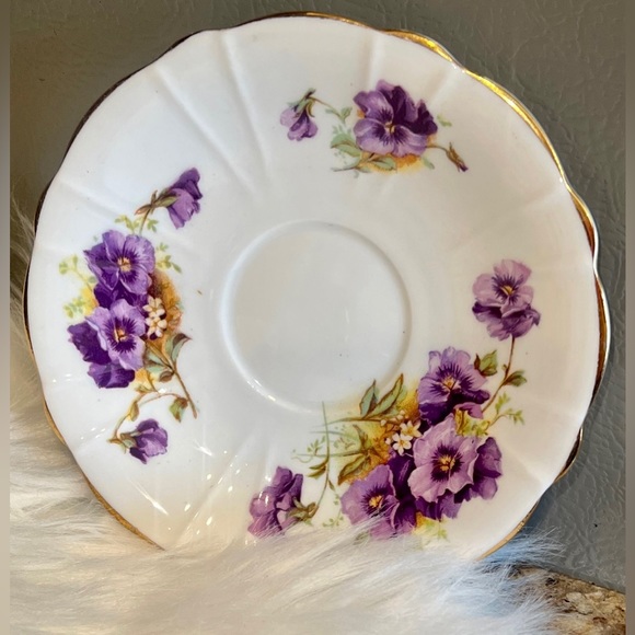 VINTAGE CLARENCE BONE CHINA TEACUP TEA CUP & SAUCER MADE IN ENGLAND 889/11 - Picture 2 of 9